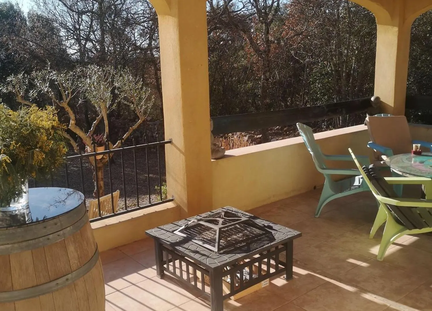 Chez Tata Bed & Breakfast Regusse
